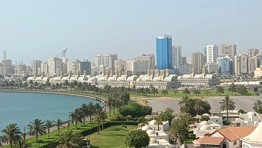 Вид из окна отеля Holiday International Sharjah 4*
