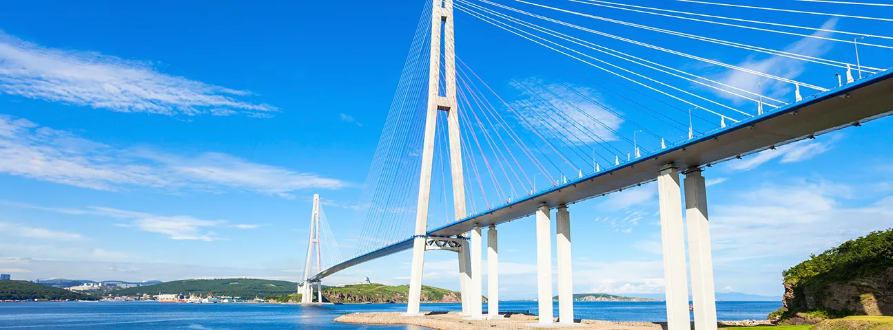 Достопримечательности Владивостока: знаменитый вантовый Русский мост через пролив Босфор Восточный