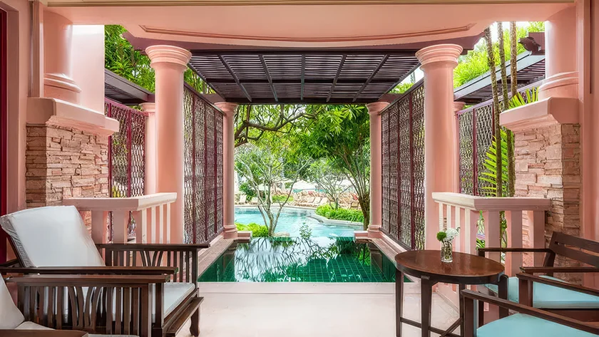 Терраса с бассейном в отеле Centara Grand Beach Resort Phuket.